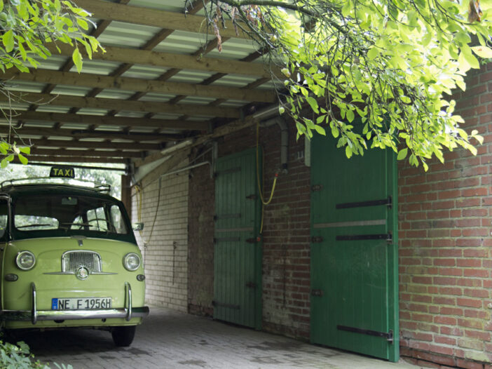 Steht schön im Trockenen – der Fiat Multipla.