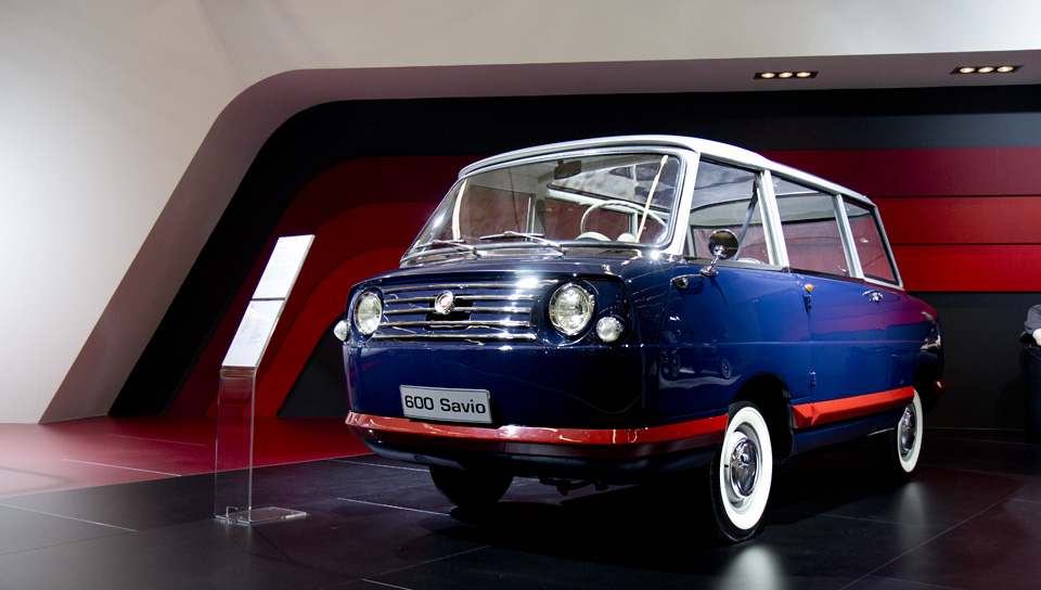 Der Seat 600 Savio erinnert auf den ersten Blick ein wenig an den italienischen Fiat Multipla.