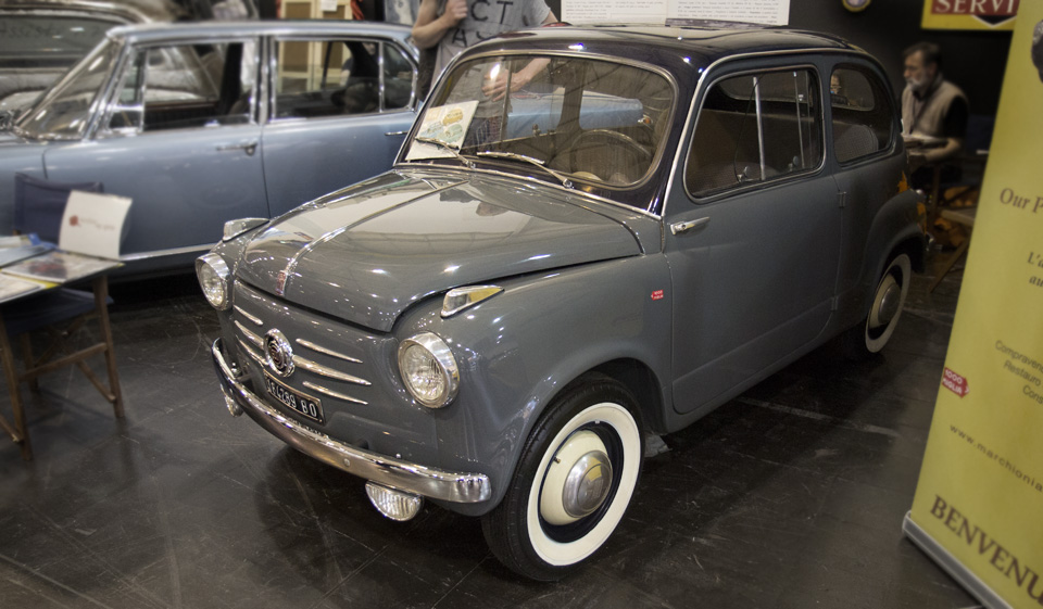 In unauffälligem Grau: Ein Fiat 600 Giulia aus der 1. Serie.