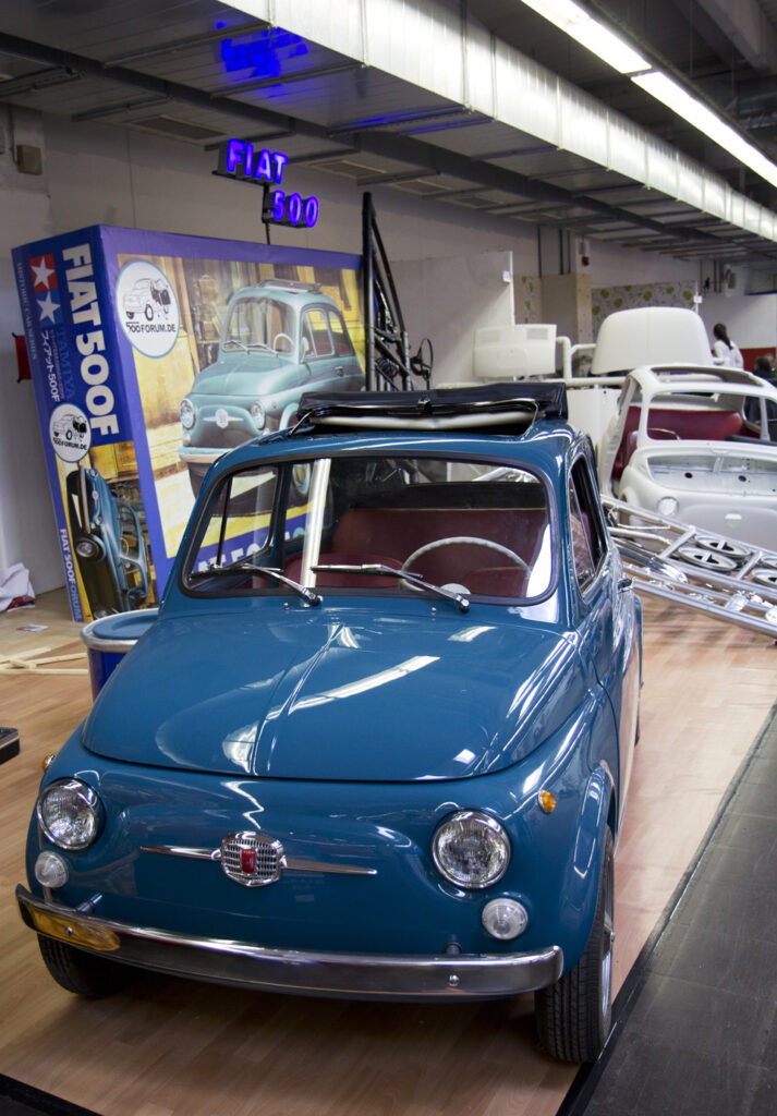 Das fertige “Model” vor dem Tamiya Kasten auf dem Stand des Fiat 500 Forum.