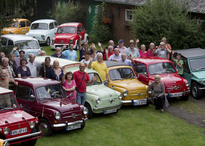 Das obligatorische Gruppenfoto auf dem Hof im Emsland.